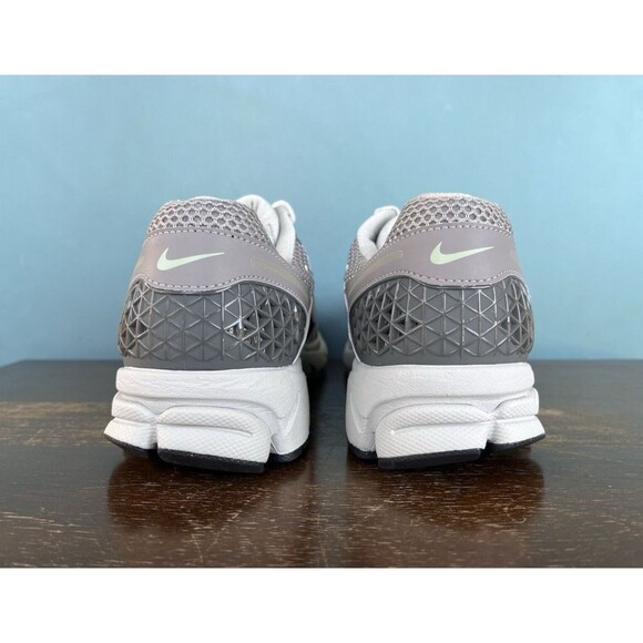 Nike Air Zoom Vomero 5 \